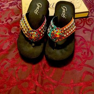 Gracie multi colored sandals 7.5 size, worn once, these are Great❣️🌼